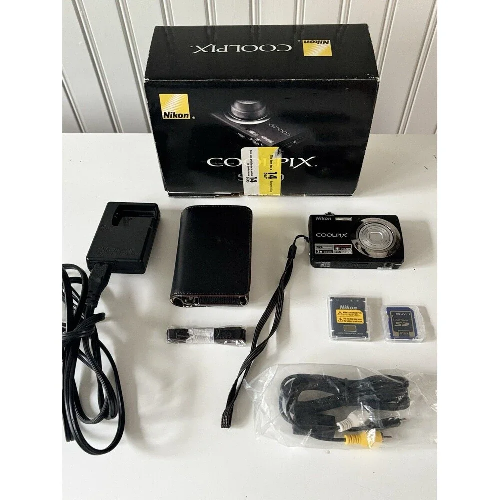Nikon CoolPix S220 Digital Camera